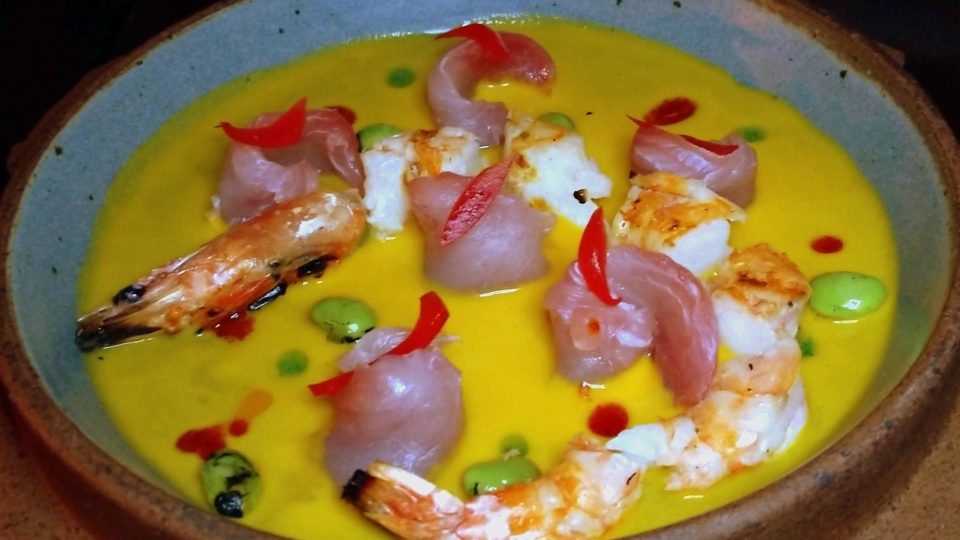 Chef misterioso do Nuu Nikkei finalmente é revelado e lança menu irrepreensível Tiradito Lima, prato do novo cardápio do Nuu Nikkei, recém-lançado.