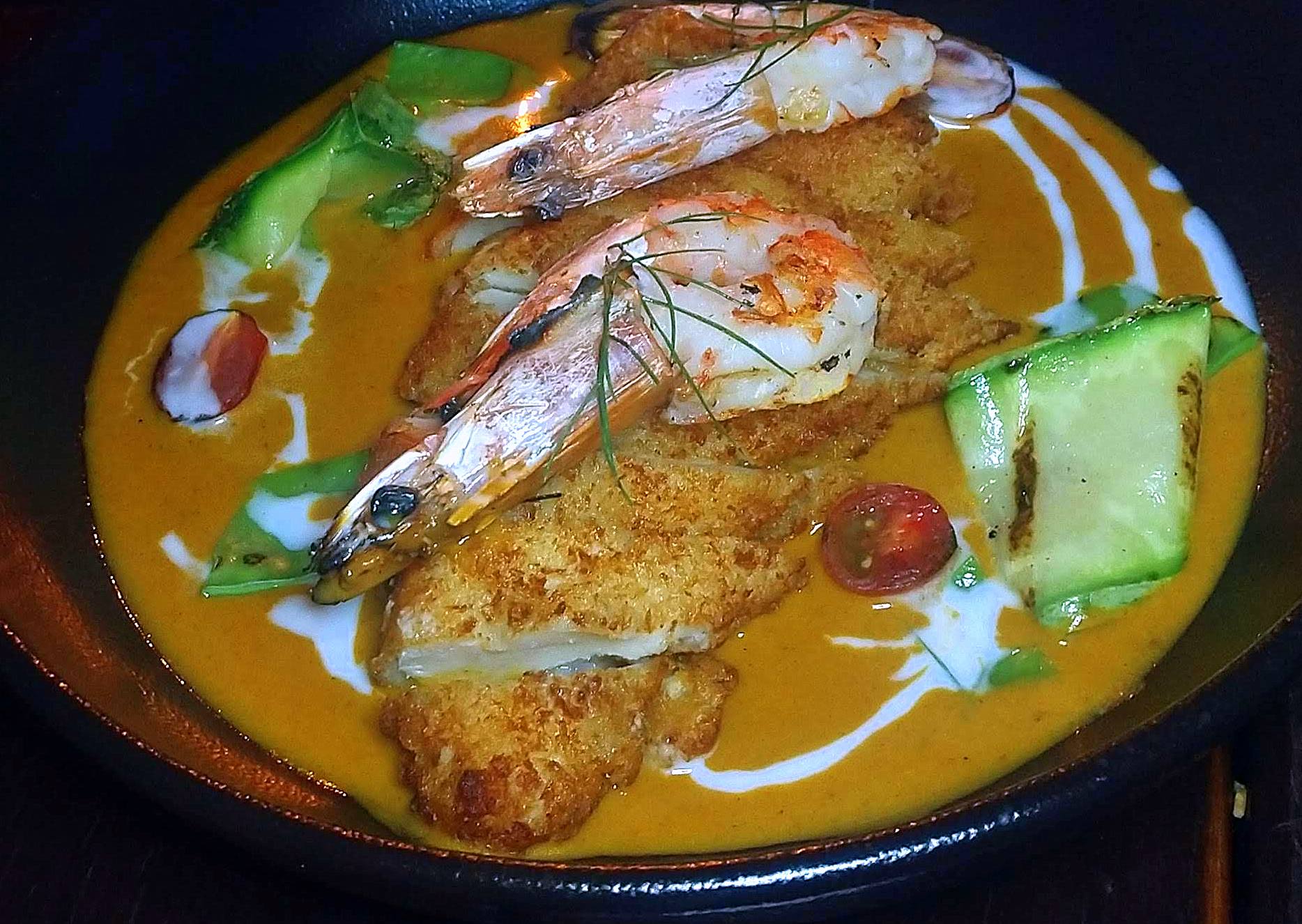 Surf & Turf, frango e camarão. Surf & Turf, frango e camarão.