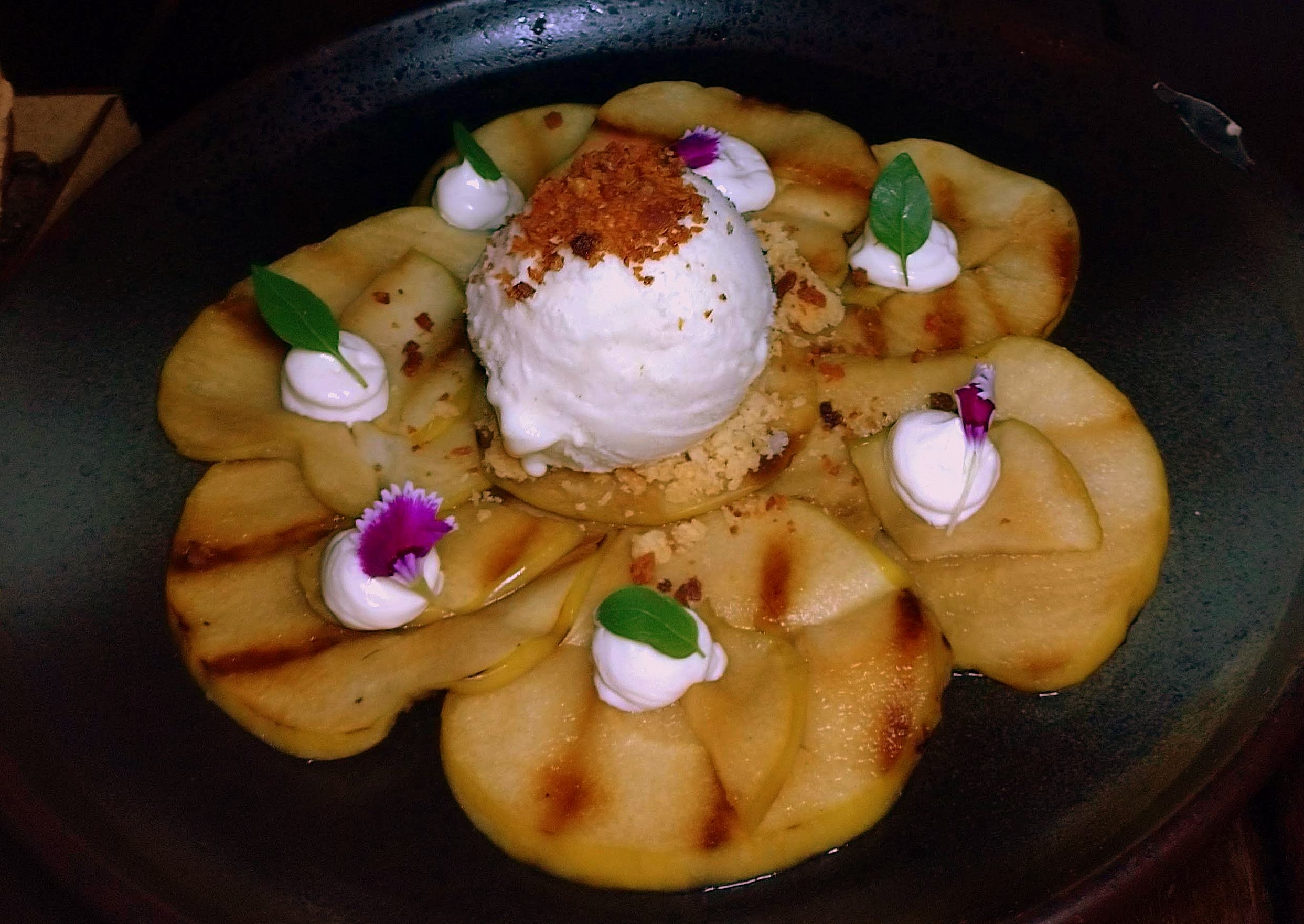 Carpaccio apple missô, deliciosa sobremesa. Carpaccio apple missô, deliciosa sobremesa.