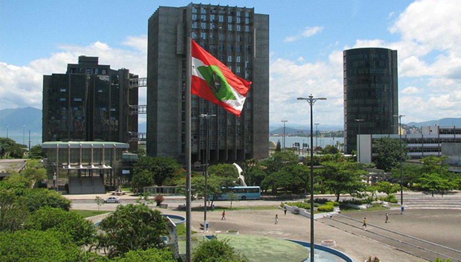 Lei que permitia homeschooling em Santa Catarina é suspensa por desembargadora do TJ-SC Lei que permitia homeschooling em Santa Catarina é suspensa