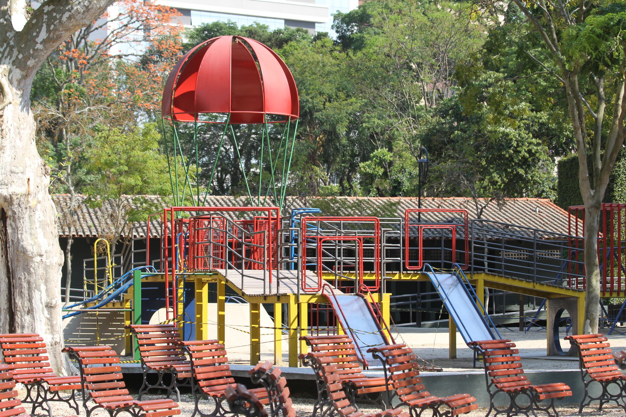 Coreto do passeio público de Curitiba: telão a céu aberto exibirá animações e videoclipes para crianças.