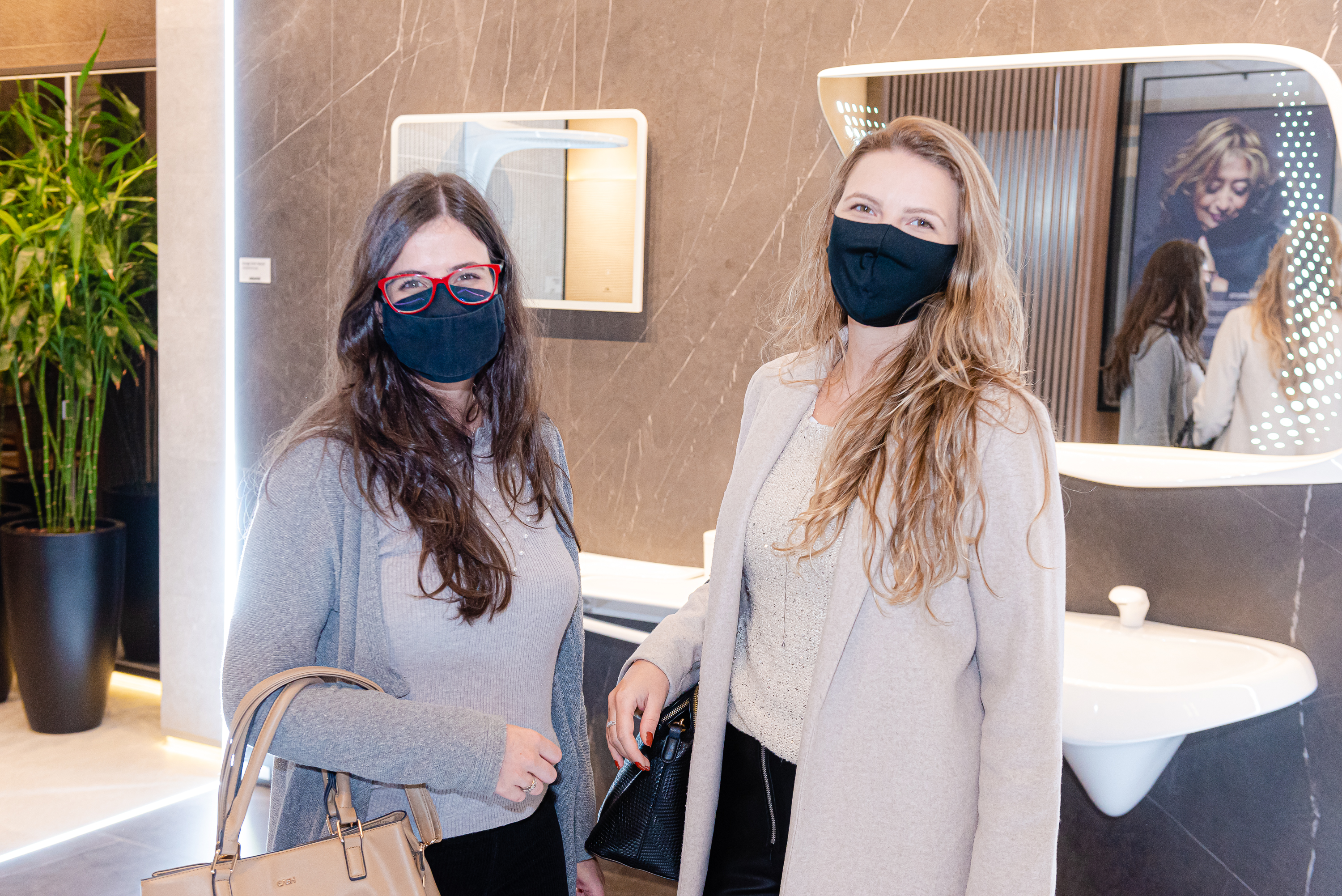 Lorrany Zimmermann e Thais Rosot Lorrany Zimmermann e Thais Rosot