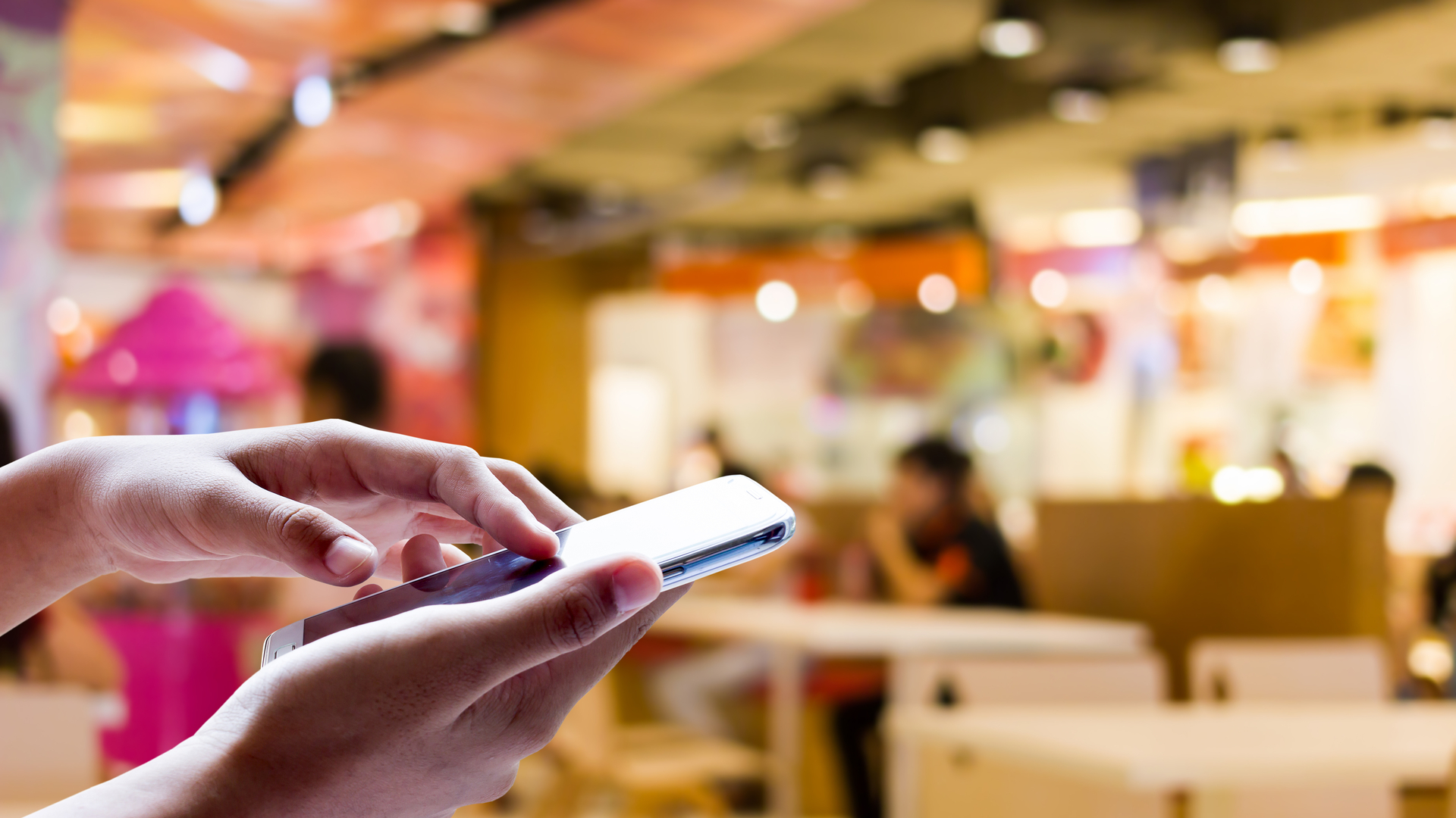 Com a FastGet, frequentadores podem fazer pedidos em diferentes estabelecimentos sem sair da mesa.