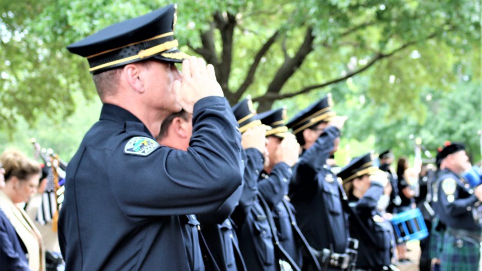 O que aconteceu com a taxa de homicídios quando a capital do Texas desfinanciou a polícia Polícia de Austin, capital do Texas
