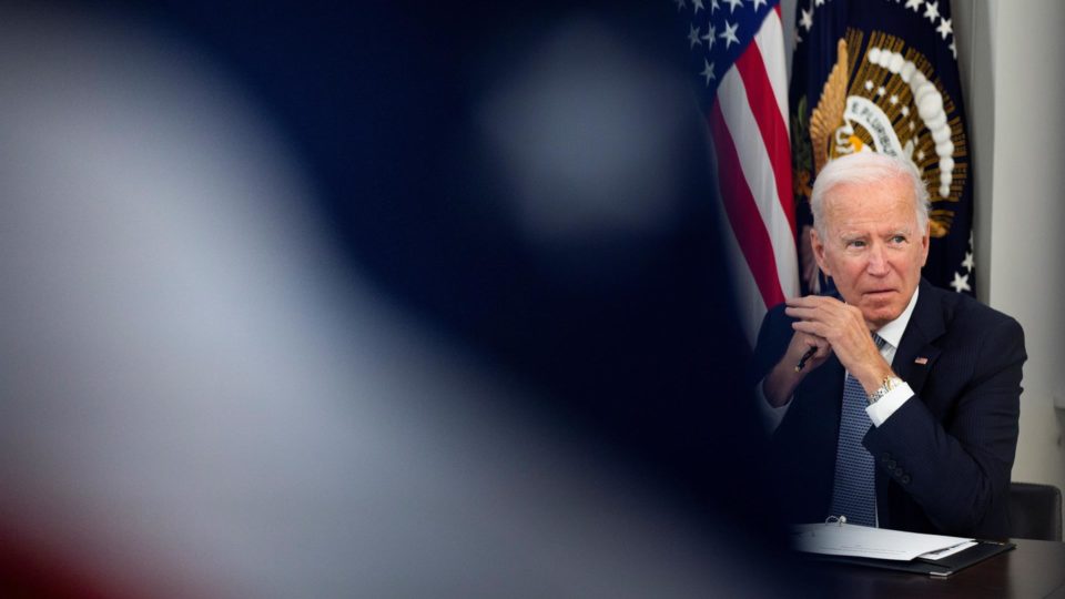 A guerra de Biden contra a vida em 6 pontos O presidente dos Estados Unidos, Joe Biden, em gabinete da Casa Branca, 6 de outubro