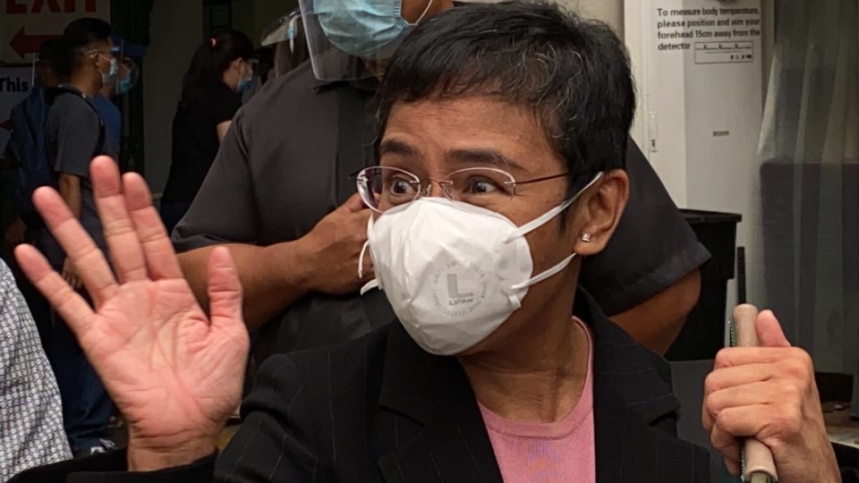 O Nobel da Paz e as liberdades de imprensa e expressão A jornalista filipina Maria Ressa, uma das ganhadoras do Nobel da Paz 2021.