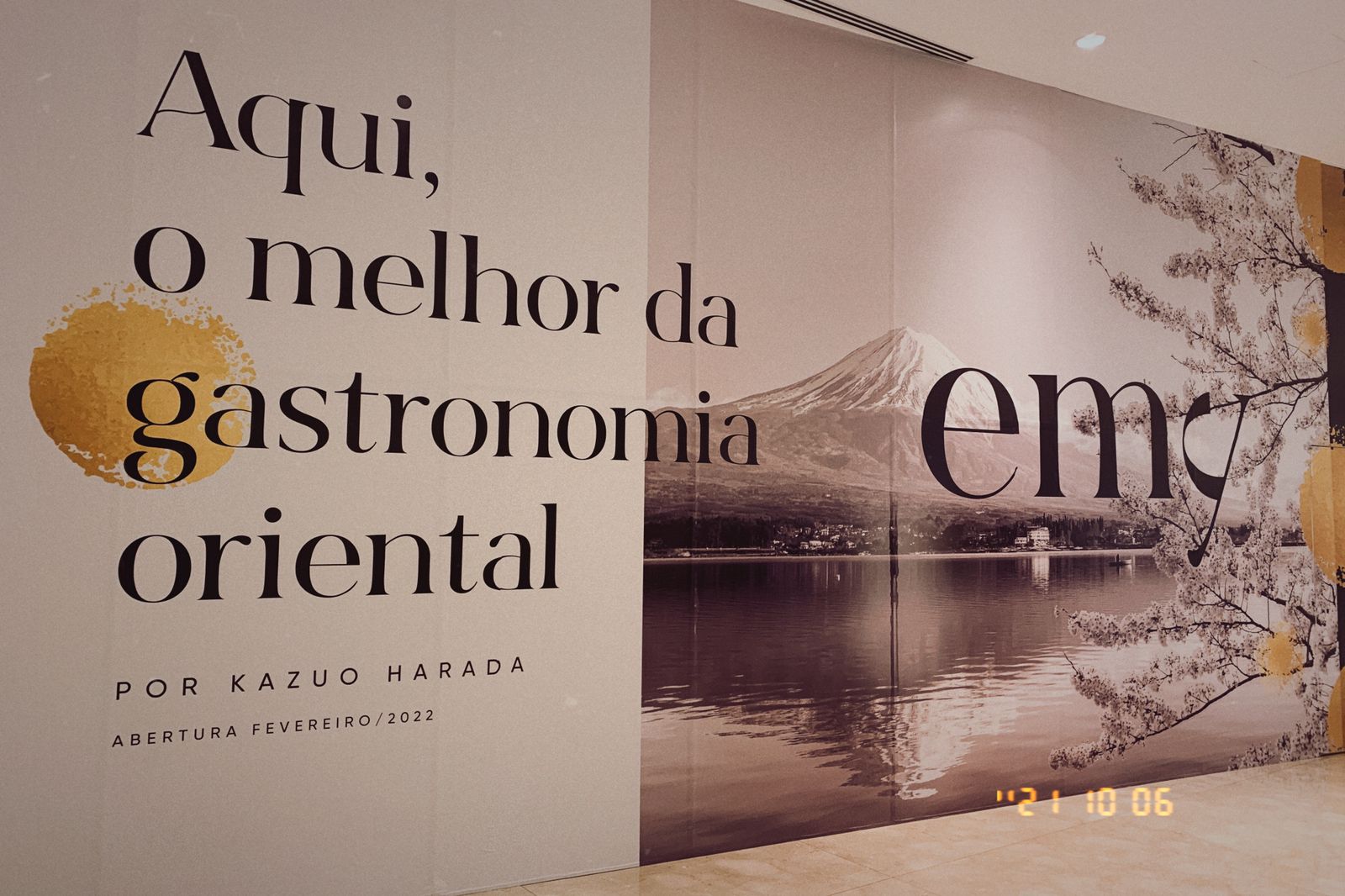 O tapume, contando da chegada do Emy, já está lá no local, onde até há pouco funcionava parte do restaurante Pobre Juan. O tapume, contando da chegada do Emy, já está lá no local, onde até há pouco funcionava parte do restaurante Pobre Juan.