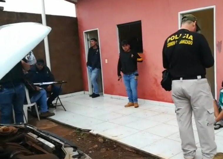 Paraguai anuncia parceria com Brasil em luta contra crimes na fronteira Policiais paraguaios prenderam seis brasileiros suspeitos de participação nos assassinatos de quatro pessoas no último sábado (09).