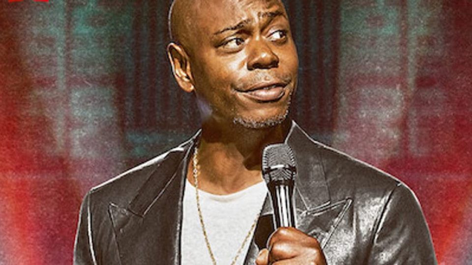 Dave Chappelle mistura humor e misericórdia em pregação improvável Em “Encerramento”, Dave Chappelle banca o sacerdote profano para propor uma ideia revolucionária: e se reconhecêssemos que a vida é difícil para todos?