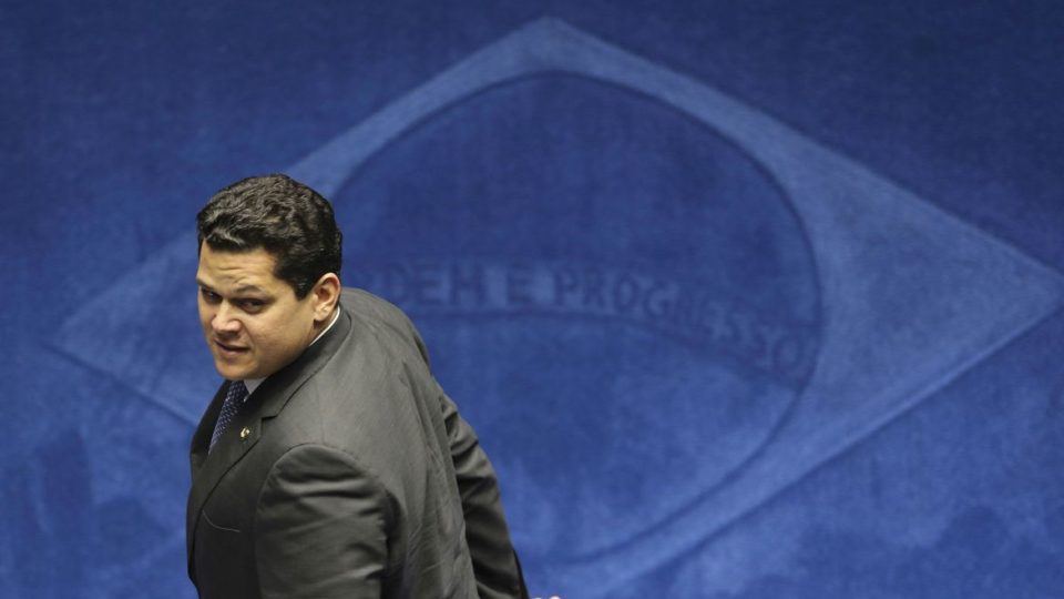 Senadores pedem decisão do plenário do STF sobre sabatina de Mendonça Davi Alcolumbre (DEM-AP) nega-se a três meses a marcar sabatina