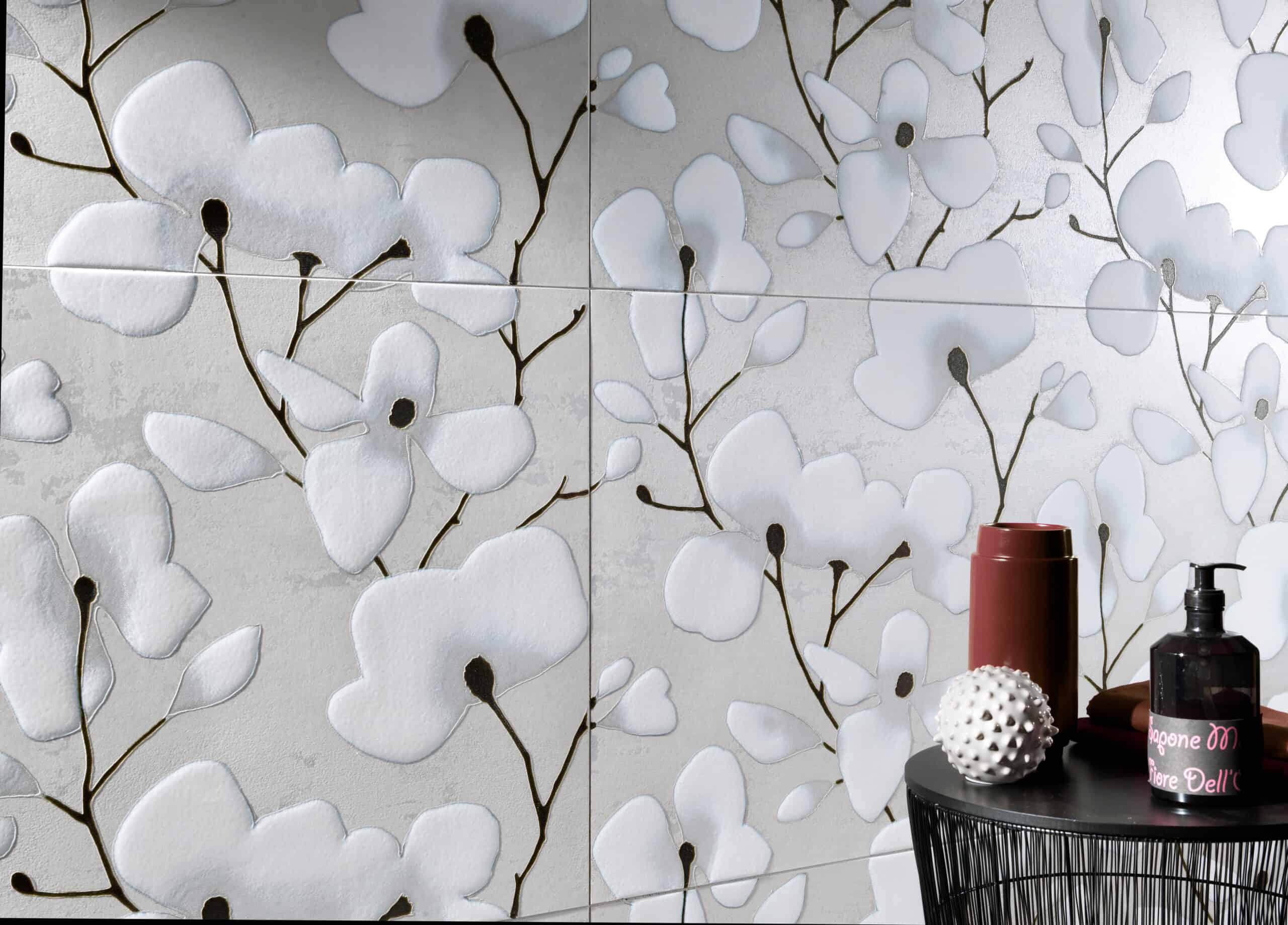 Marca italiana Sichenia apresentou coleção com fortes elementos naturais estampados em alta definição durante a Cersaie 2021. Marca italiana Sichenia apresentou coleção com fortes elementos naturais estampados em alta definição durante a Cersaie 2021.