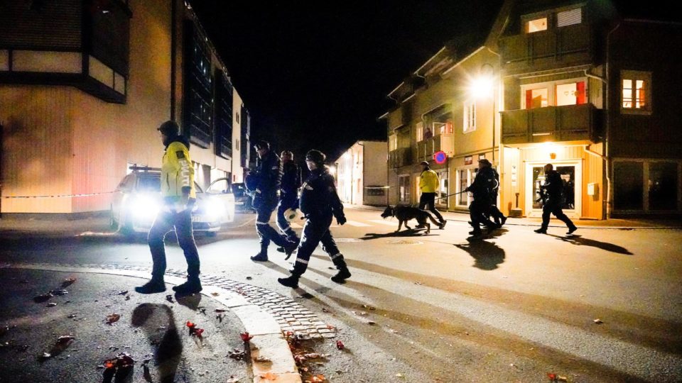Homem mata várias pessoas e deixa feridos em ataques com arco e flecha na Noruega Ataques ocorreram na cidade de Kongsberg, a 80 km de Oslo
