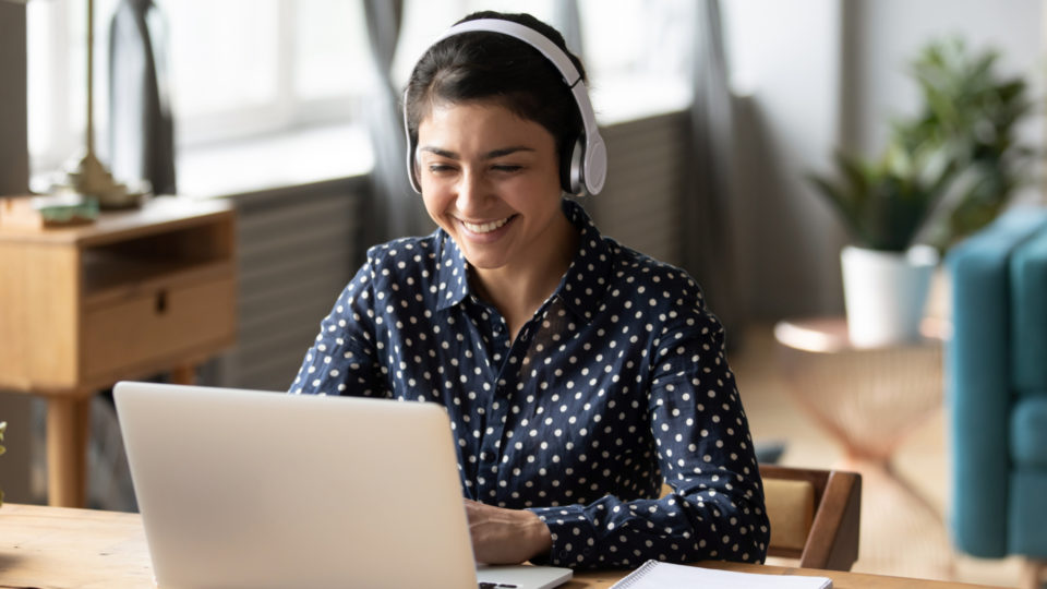 Curso de inglês para pessoas ocupadas: conheça o Phil Express Skills Equilibrar estudos, trabalho e outras responsabilidades pode ser um desafio. O Phil Express Skills foi criado para quem tem uma rotina corrida e deseja aprender inglês.