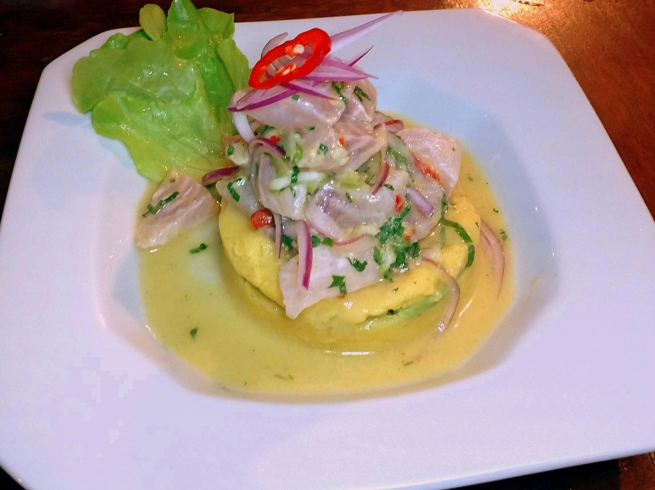 Causa cebichera, dois clássicos, causa e ceviche, juntos. Causa cebichera, dois clássicos, causa e ceviche, juntos.