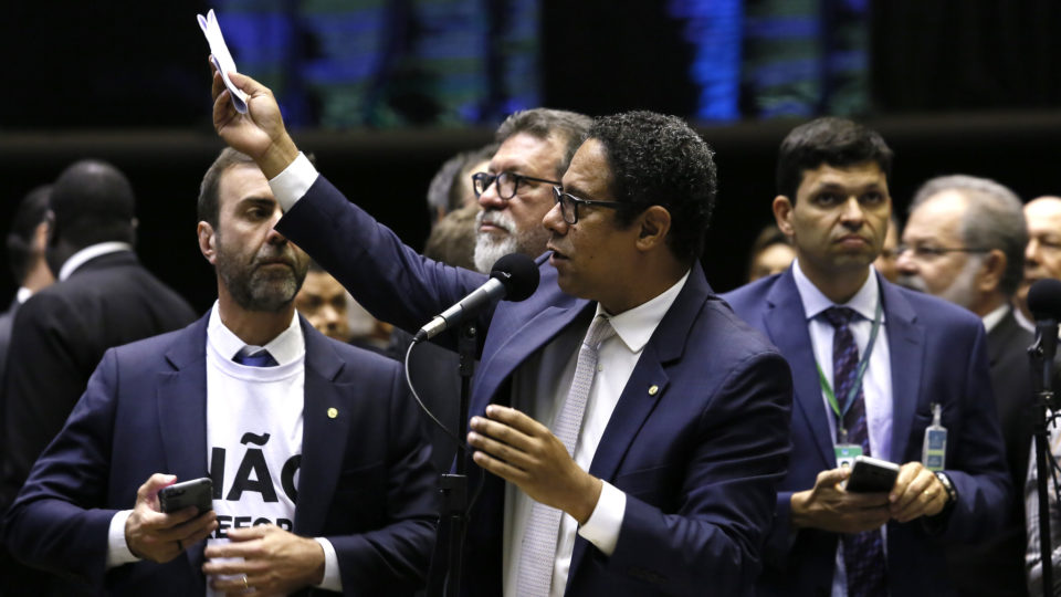 Centrão, esquerda e 3.ª via cogitam aderir à federação partidária para ganhar força nas eleições Vice-líder do PCdoB na Câmara, Orlando Silva (SP) no plenário da Casa.