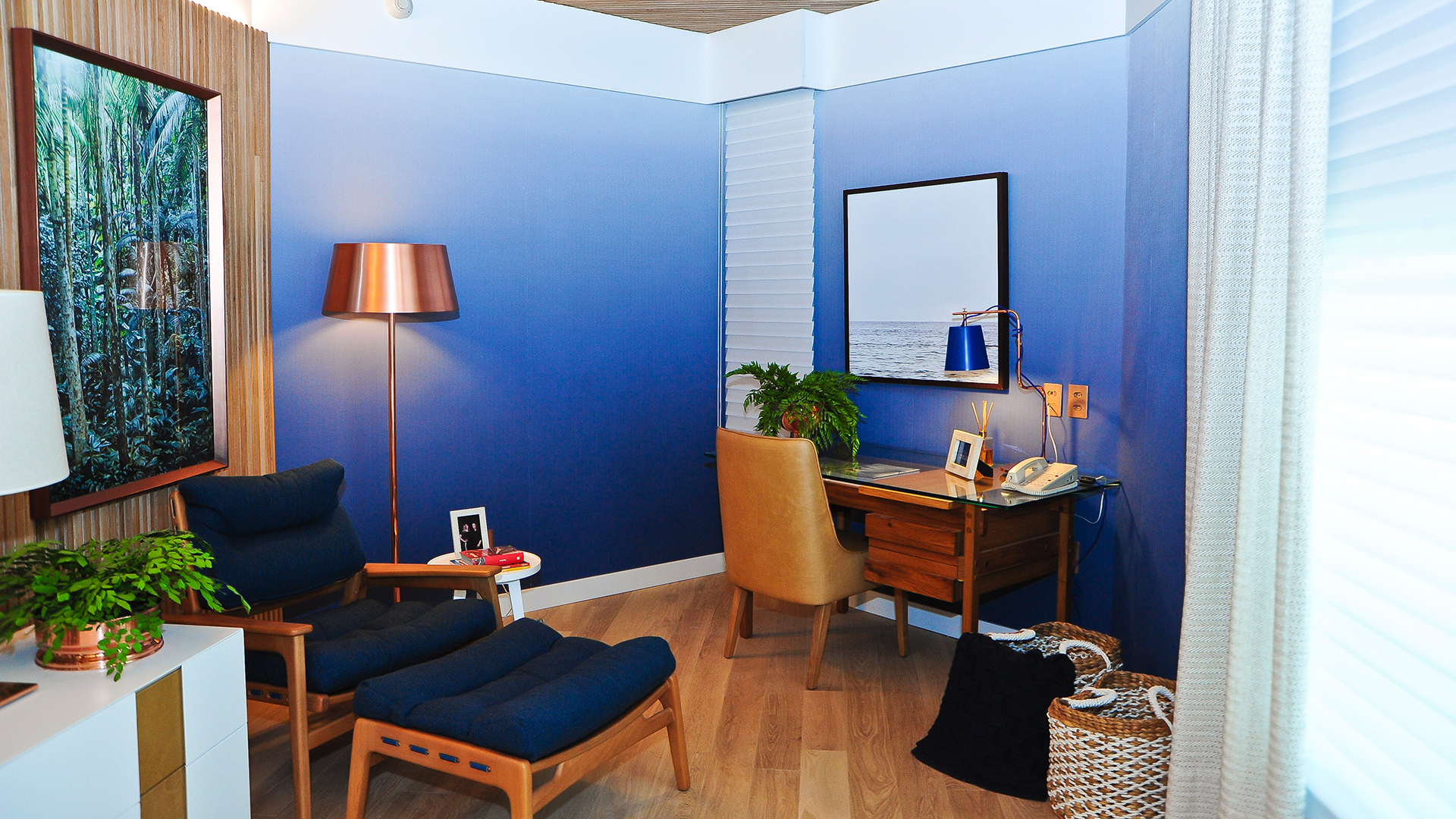 Práticos e duráveis, papéis de parede podem ser totalmente personalizados na Pormade Portas.