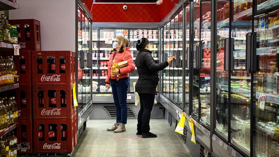 Por que o congelamento de preços na Argentina não vai dar certo Supermercado em Buenos Aires: em cem anos, inflação média no país foi de 105% ao ano