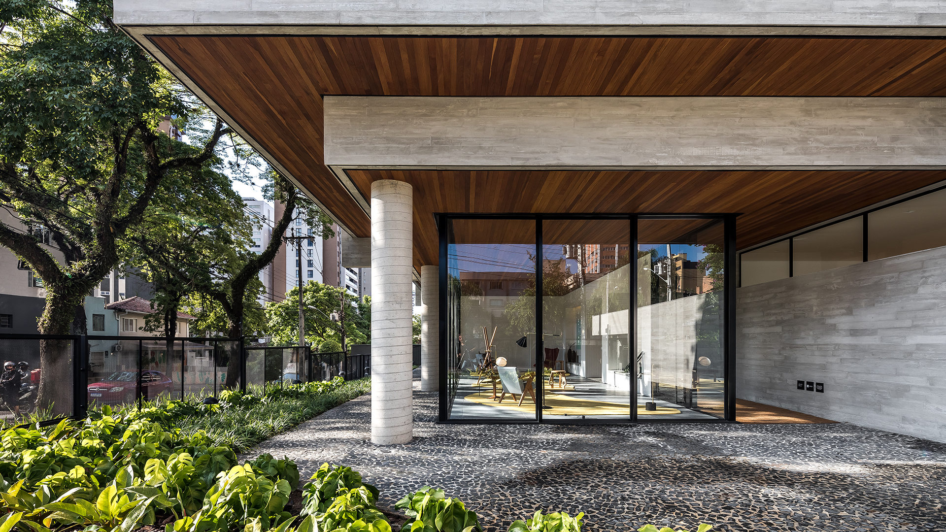 O projeto de um empreendimento que contempla materiais naturais consegue imprimir mais aconchego e liberdade.