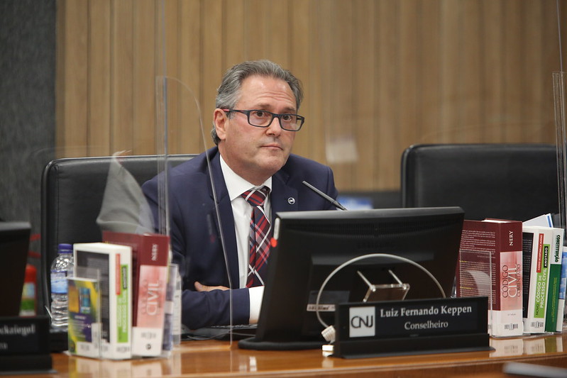 TJ-PR ganha prazo de 10 anos para concluir estatização de cartórios Conselheiro do CNJ Luiz Keppen foi relator do caso dos cartórios do Paraná