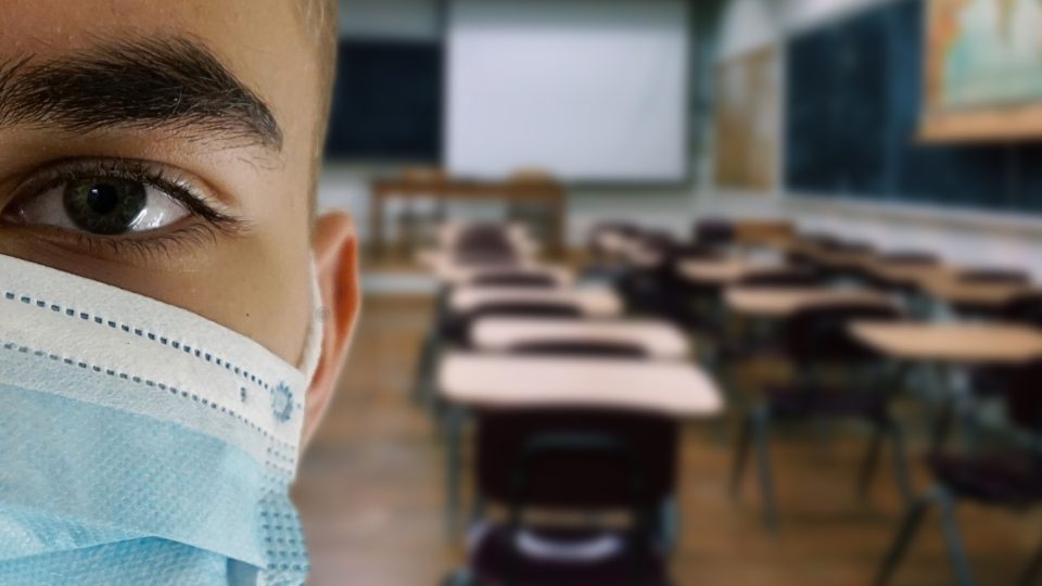 Monstros que assombram a educação Monstros que assombram a educação