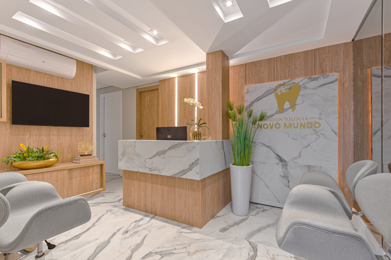 A clínica foi setorizada em dois consultórios, sala de esterilização, recepção com espera, escritório e lavabo. A clínica foi setorizada em dois consultórios, sala de esterilização, recepção com espera, escritório e lavabo.