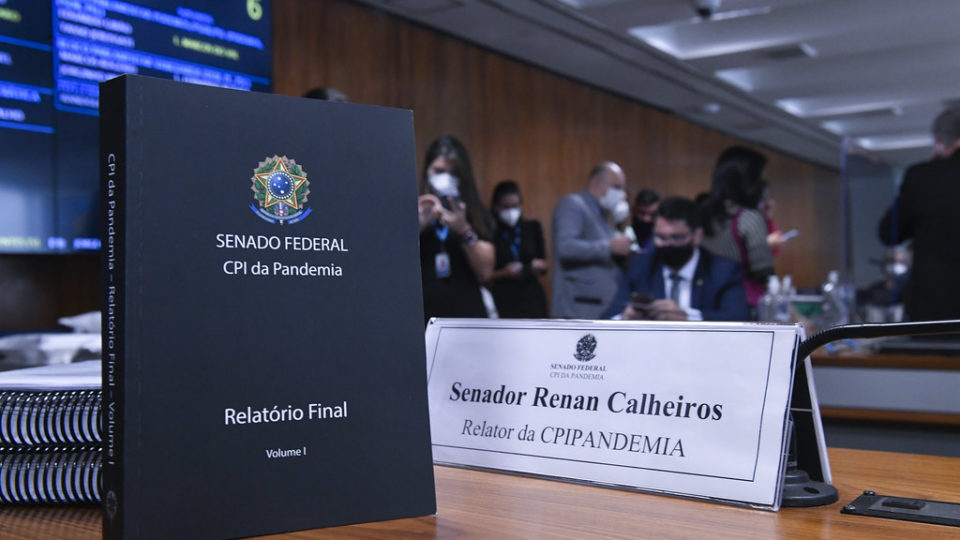 Parecer final da CPI da Covid com 67 indiciados foi apresentado nesta quarta-feira pelo relator Renan Calheiros.