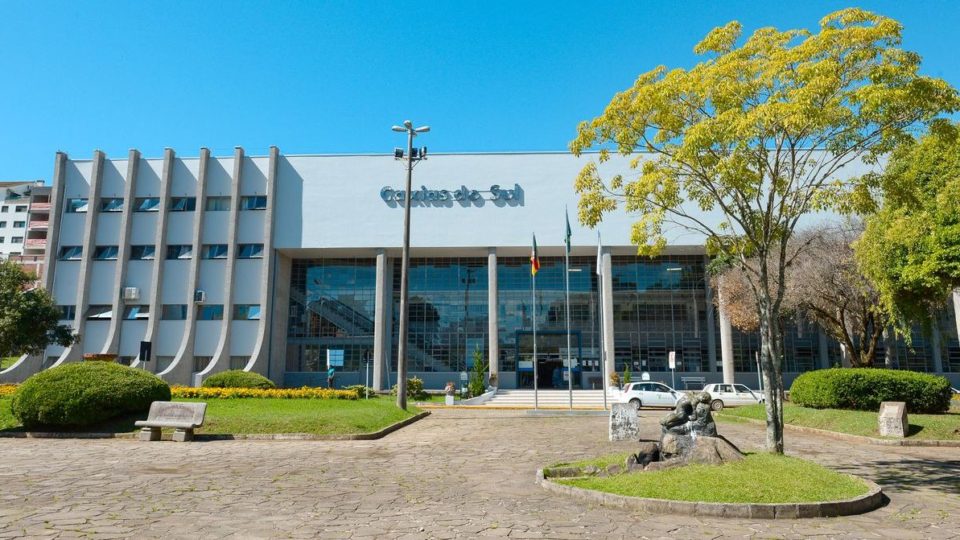 Professora é demitida por desejar morte de pessoas de direita após derrota do PT Prefeitura de Caxias do Sul, no Rio Grande do Sul