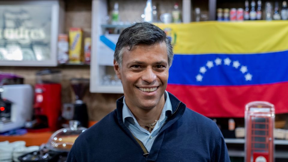 Leopoldo López: “Precisamos recriar o entusiasmo para lutar pela liberdade” Perseguido pelo chavismo, López fugiu da Venezuela em 2020 e hoje mora na Espanha