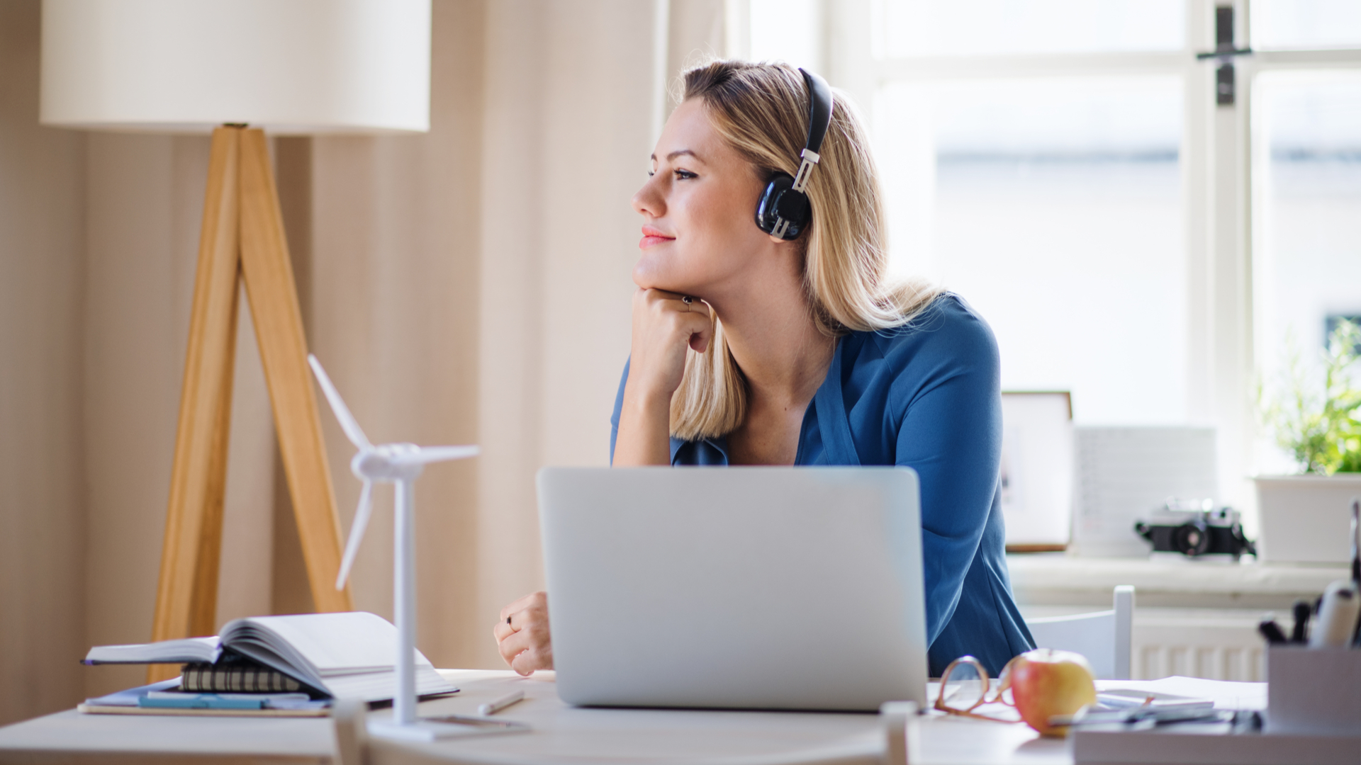 Muitos trabalhadores que aderiram ao home office na pandemia pretendem continuar nesse modelo de trabalho.
