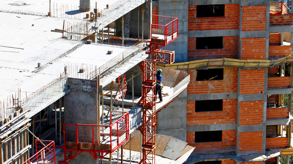 Construção tem maior expansão em dez anos; saneamento deve dar impulso extra ao emprego construção