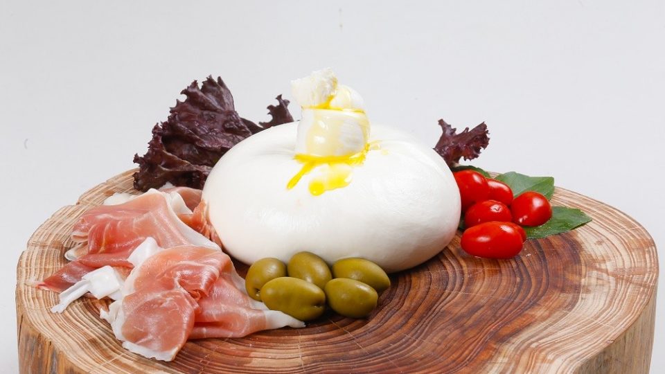 Marca especializada em burrata que faz sucesso em Curitiba inaugura loja em Santa Catarina Mozzarellart Balneário Camboriú