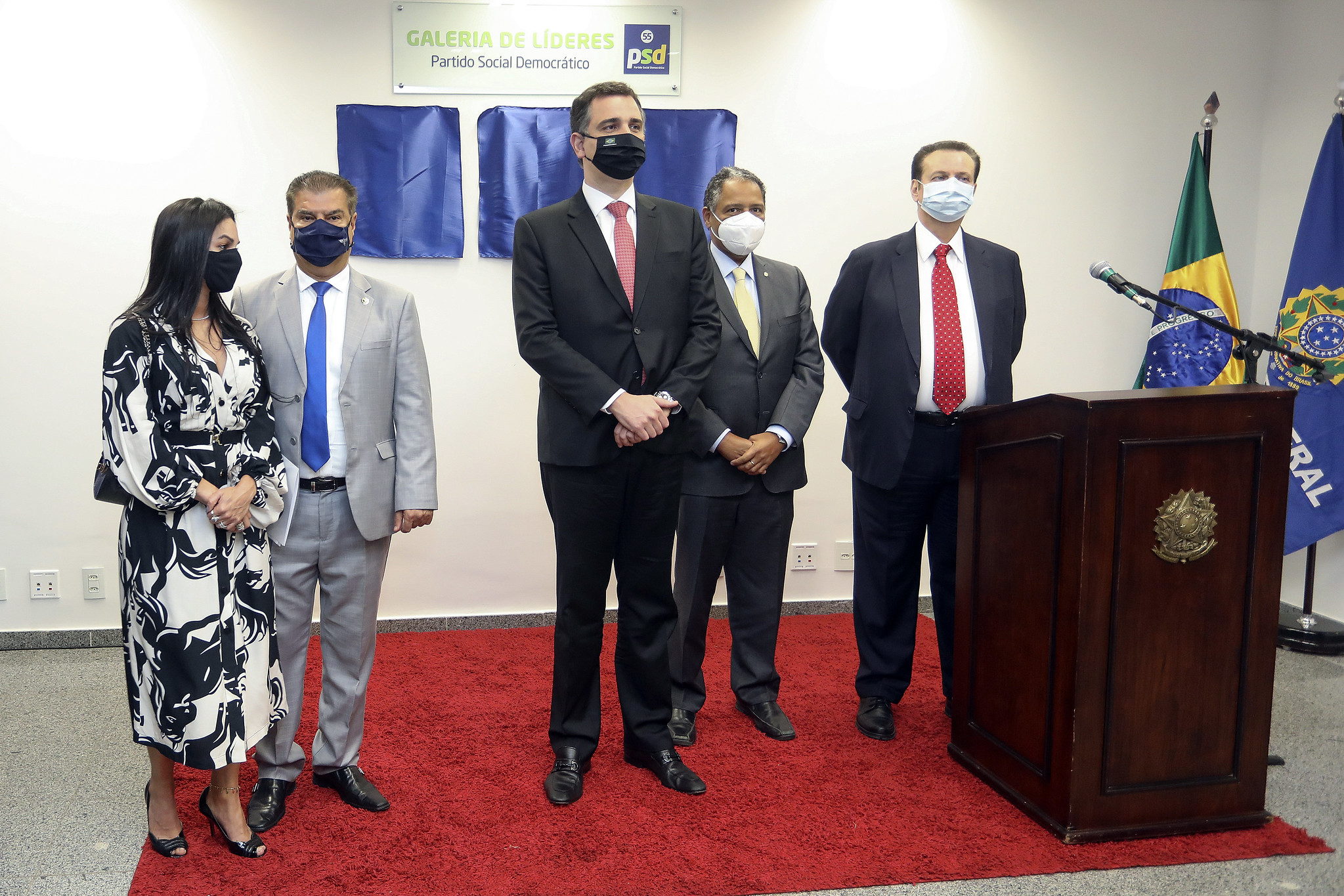 O presidente do Senado, Rodrigo Pacheco, em cerimônia ao lado dos líderes do PSD de Câmara e Senado e do presidente do partido, Gilberto Kassab