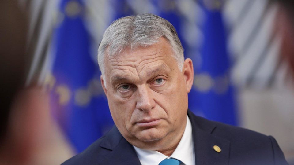 Viktor Orbán anuncia congelamento de preços de alimentos na Hungria O primeiro-ministro da Hungria, Viktor Orbán, participa da cúpula da União Europeia, Bruxelas, Bélgica, 21 de outubro