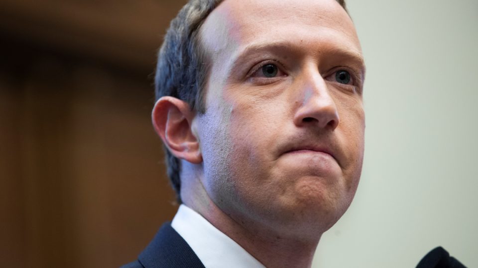 Revista científica censurada por questionar vacina da Pfizer manda carta ao Facebook O presidente e CEO do Facebook, Mark Zuckerberg