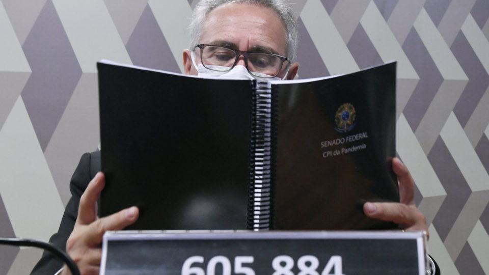 CPI da Covid aprova relatório de Renan Calheiros, com 80 indiciamentos, incluindo Bolsonaro O relator da CPI, Renan Calheiros (MDB-AL)