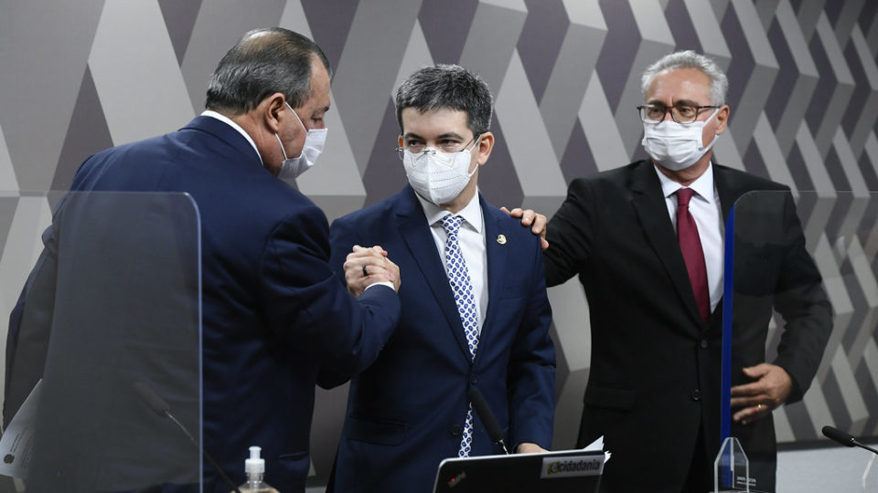 Ponto e contraponto Aziz, Randolfe e Renan: cúpula da CPI da Covid conseguiu aprovar relatório.