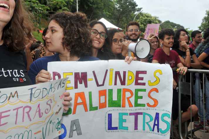 Lei Rouanet: Secretaria da Cultura proíbe financiamento de projetos que utilizem linguagem neutra Lei Rouanet: Secretaria da Cultura proíbe financiamento de projetos que utilizem linguagem neutra