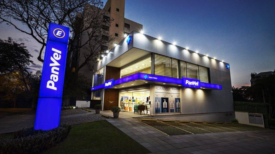 Fachada de uma farmácia da rede Panvel