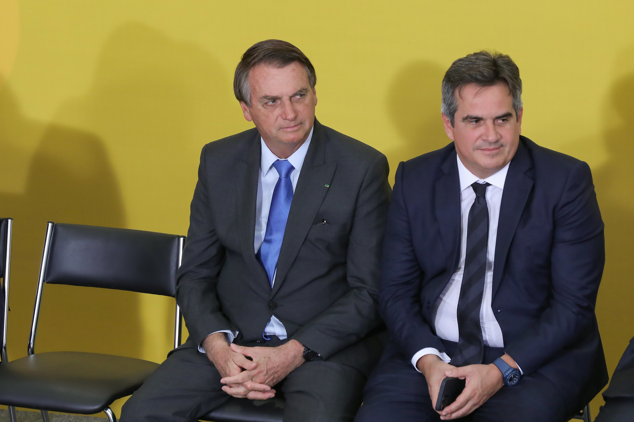 Bolsonaro e o ministro da Casa Civil, Ciro Nogueira, um dos líderes do PP, em cerimônia pública no Dia do Servidor Público.