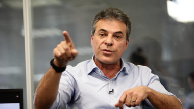 Beto Richa promete doar pensão de ex-governador