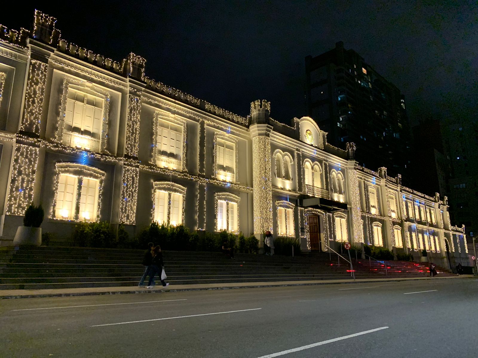 A tradicional iluminação no shopping conta com 30 mil microlâmpadas. A tradicional iluminação no shopping conta com 30 mil microlâmpadas.