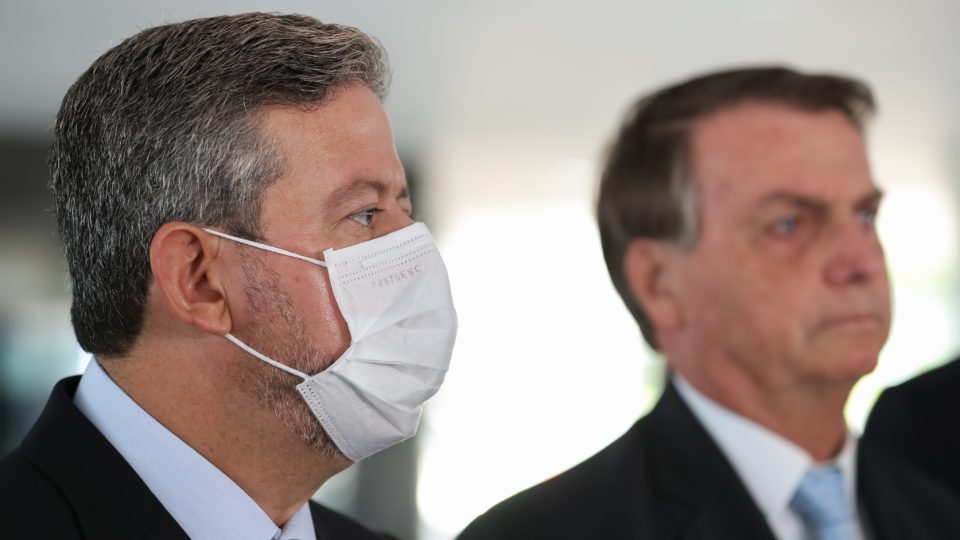 O que está em jogo na votação da PEC dos precatórios Arthur Lira e Jair Bolsonaro: congressistas e governo têm interesse em aprovar a PEC dos precatórios, mas aprovação não é dada como garantida.