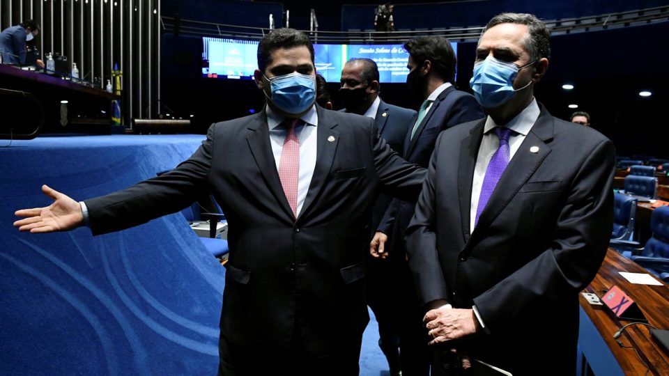 Relator de denúncia contra Alcolumbre, Barroso é rígido em julgamentos de casos de rachadinha Relator de denúncia contra Alcolumbre, Barroso julga casos de rachadinha com dureza