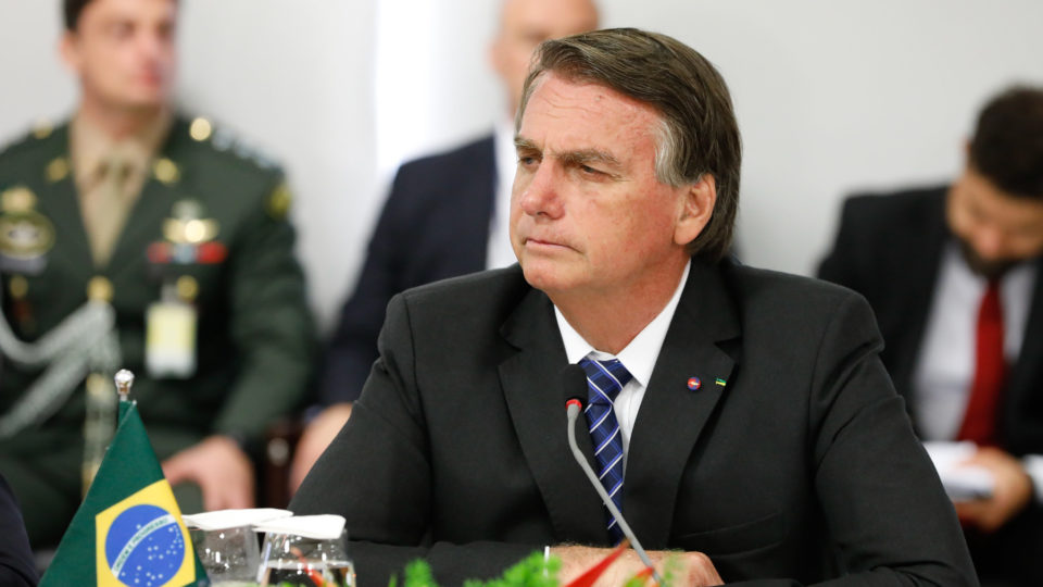 Antes de viajar ao Oriente Médio, Bolsonaro condecora líderes da região Jair Bolsonaro