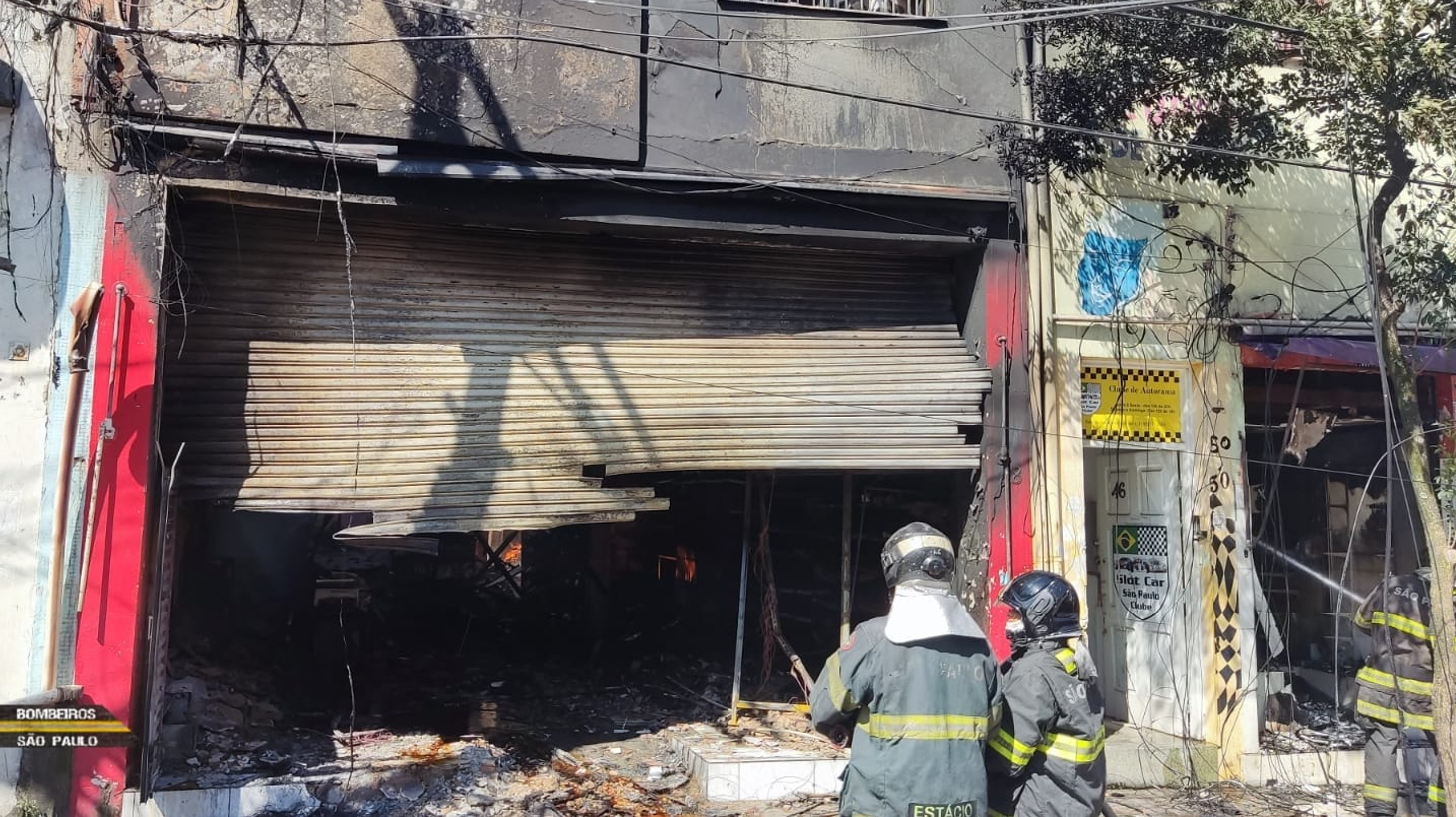 Incêndio em prédio na zona sul de São Paulo mobiliza 14 viaturas do Corpo de Bombeiros