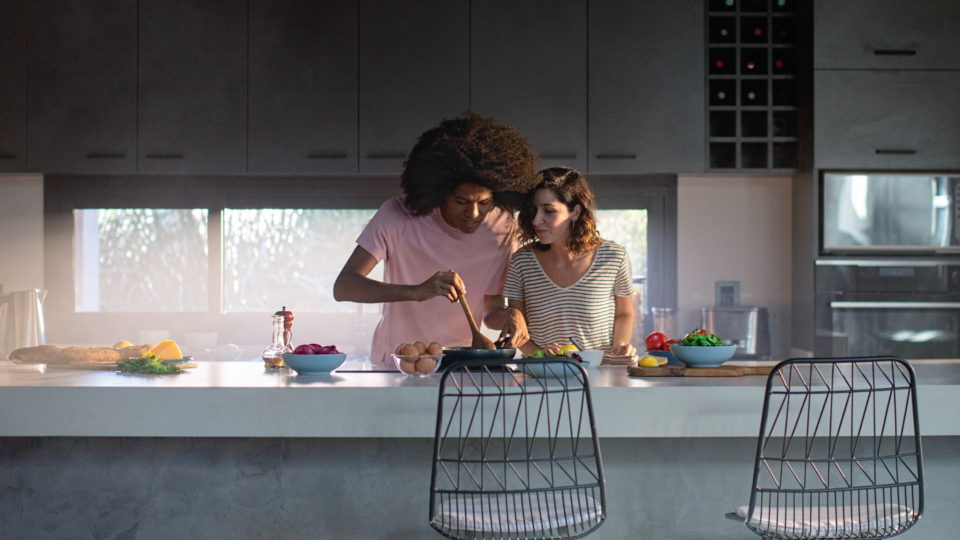 Na retomada pós-pandemia, Electrolux propõe produtos que trazem praticidade e sustentabilidade para a vida das pessoas Em sintonia com consumidores que se voltaram para seus lares – e suas cozinhas! – como nunca, Electrolux aposta em tecnologia e redução do desperdício.