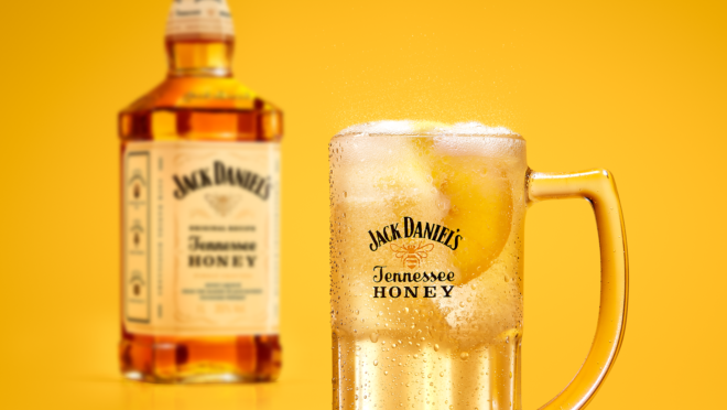 Como preparar drinks com os whiskeys saborizados de Jack Daniel’s?