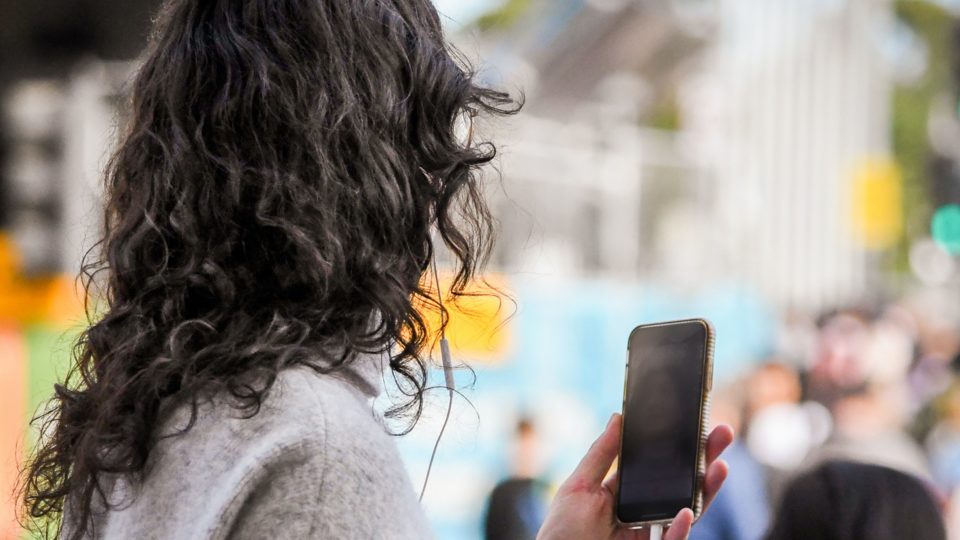 Carteirinha digital gratuita dá descontos a jovens e terá novos serviços Novo app do ID Jovem agora traz informações sobre o Enem, Fies, cursos disponibilizados pelo governo federal