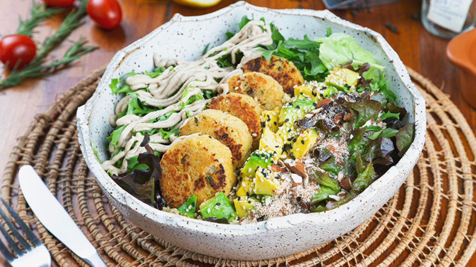 Salada Árabe do Aipo Superfoods. O restaurante segue uma linha plant-based, com redução de produtos industrializado