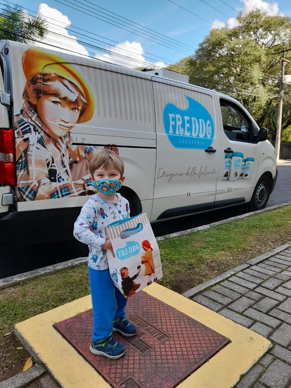 Gelato Truck: a solução para levar gelatos aos clientes em suas casas durante o lockdown. Gelato Truck: a solução para levar gelatos aos clientes em suas casas durante o lockdown.